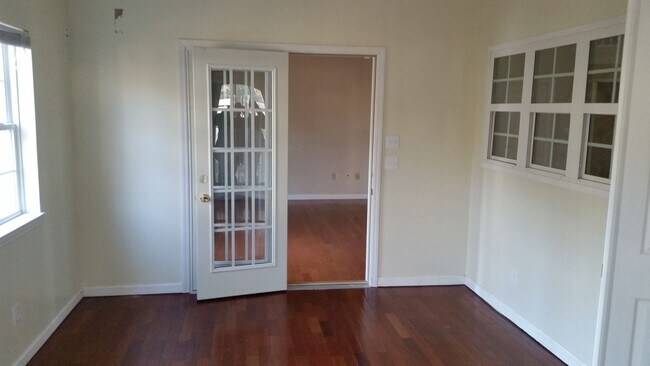 Building Photo - GA Town Home