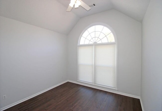 Building Photo - 303 Leeward Walk Ln