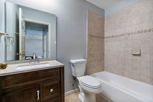 Building Photo - 10629 Royal Cavins Dr