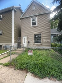 Building Photo - 2205 10th Ave S
