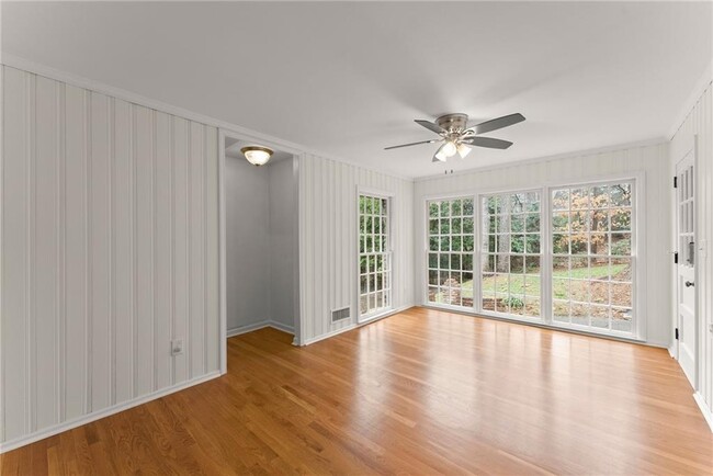 Building Photo - 4540 Club Valley Dr NE