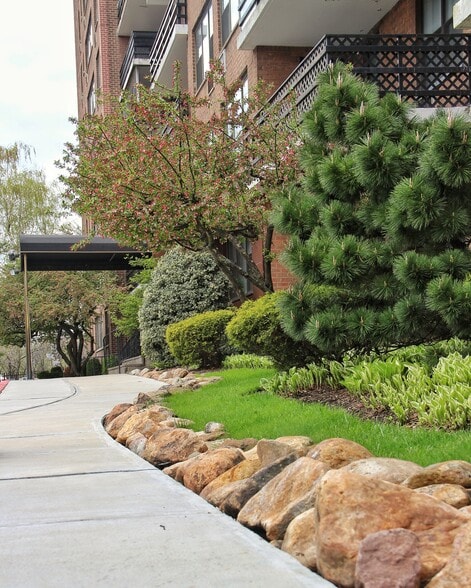 Building Photo - 10 Huron Ave