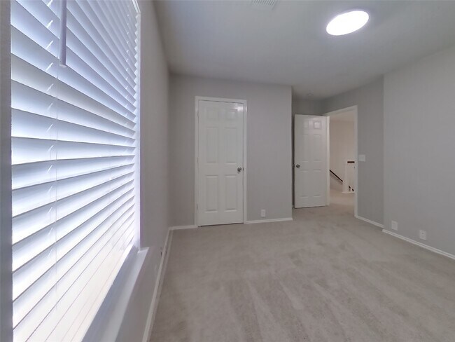Building Photo - 18810 Woodbreeze Dr