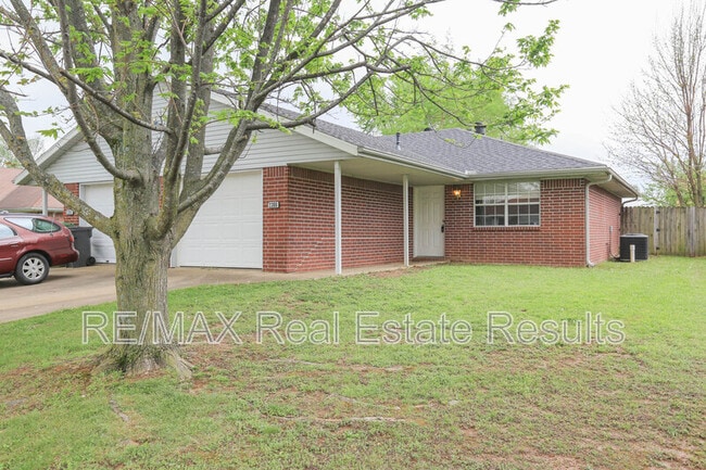 Building Photo - 2306 W Roselawn St