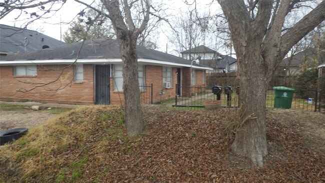 Building Photo - 8410 Brandon St