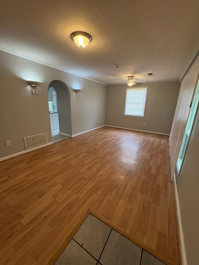 Building Photo - 325 3rd St