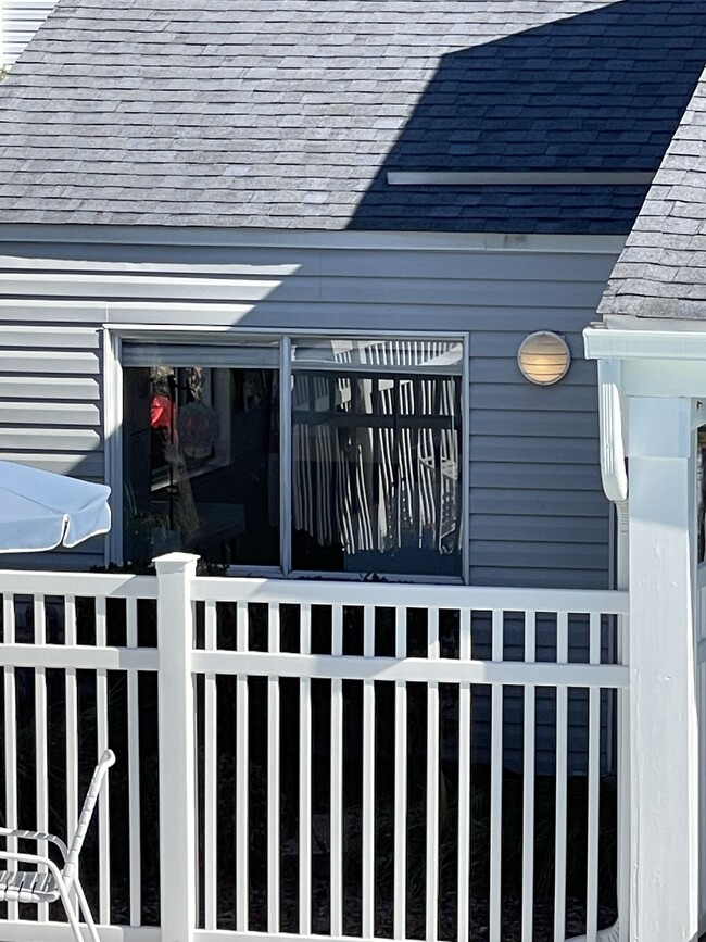 Wonderful poolside balcony - 101 Old Ferry Rd