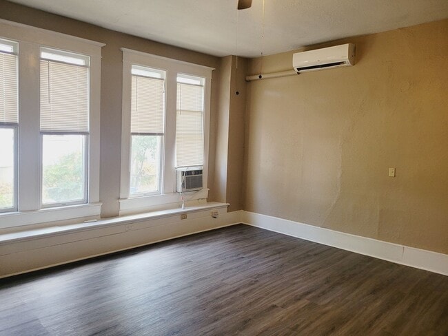 Building Photo - Awesome 1 bedroom | 1 bath apartment in historic home close to The PEARL!