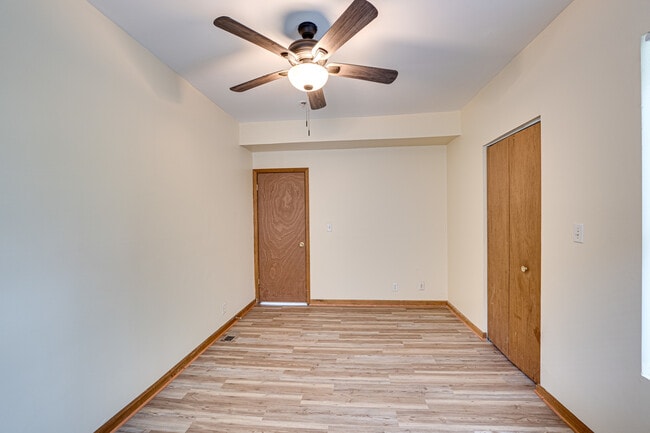Building Photo - 407 Linden Ave