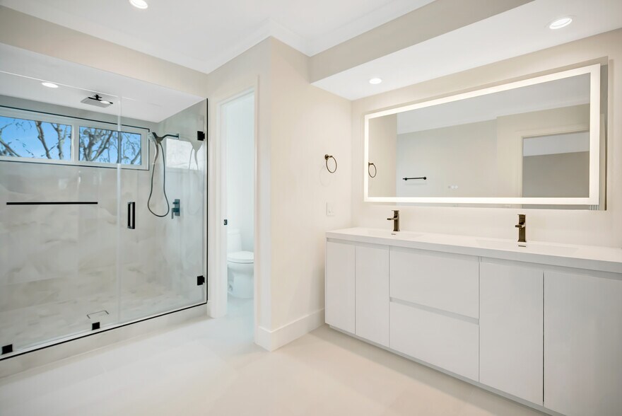 Building Photo - 4016 Cam Plano