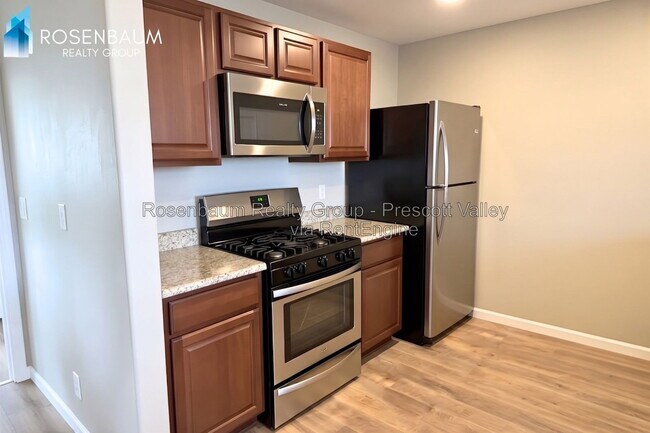Building Photo - 3133 N Yavapai Rd E