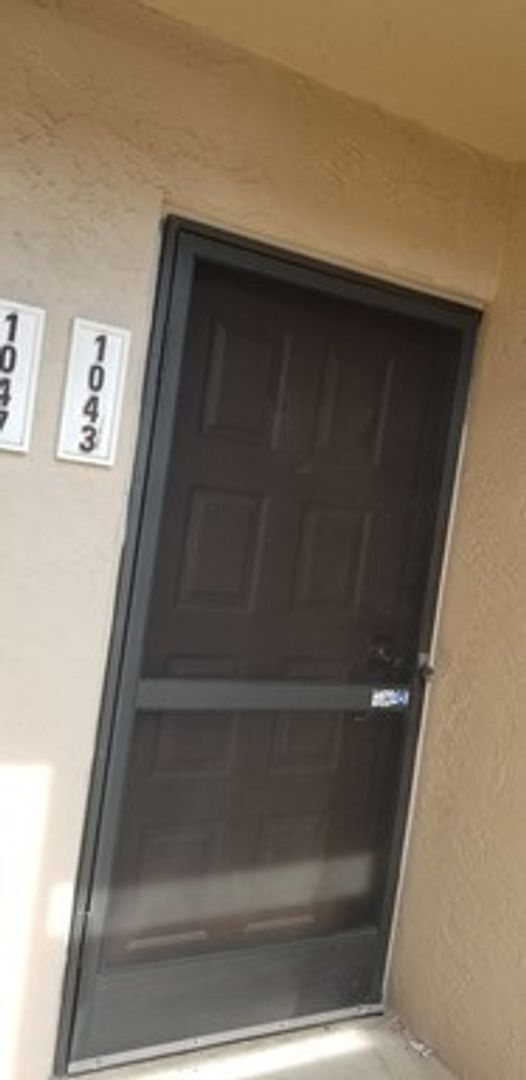Building Photo - Large One bedroom Condo