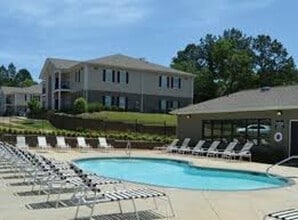 Building Photo - Bluffs West 73