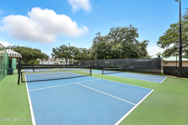 Building Photo - 2061 Crown Dr