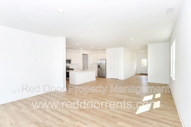 Building Photo - 1564 Mitis St