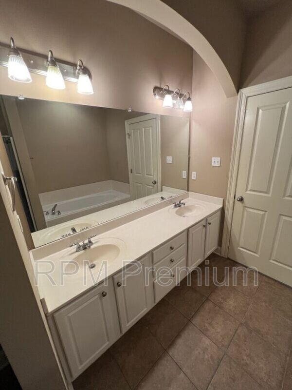 Building Photo - 4000 Mchugh Rd