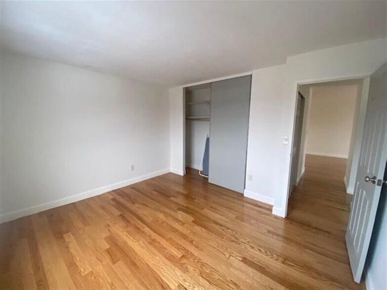 Building Photo - 454 Broadway