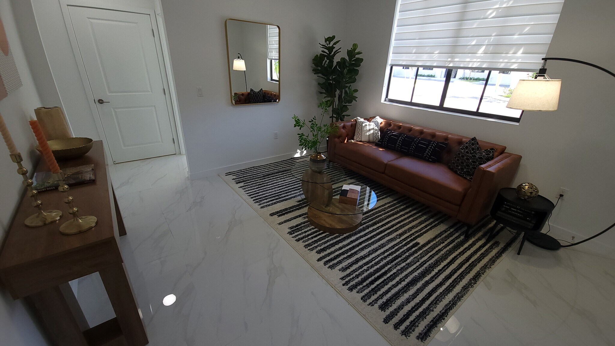 Building Photo - 502 E 24th St