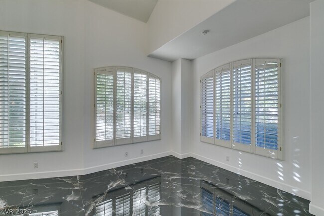 Building Photo - 174 Buena Ct