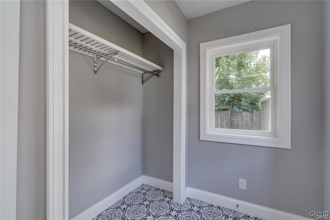 Building Photo - 137 St Mary St