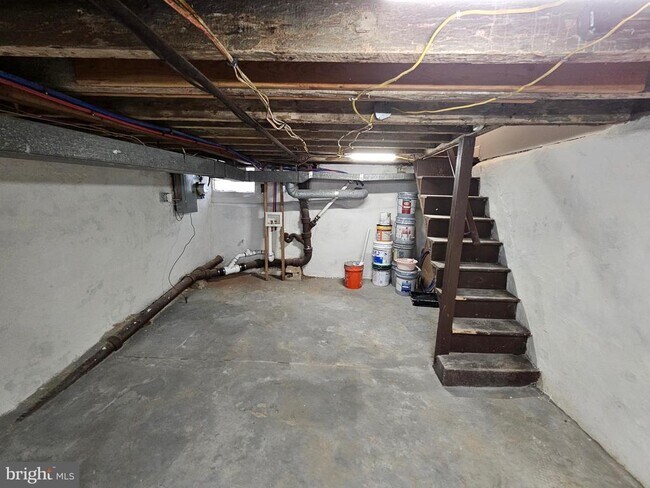 Building Photo - 1847 E Lippincott St