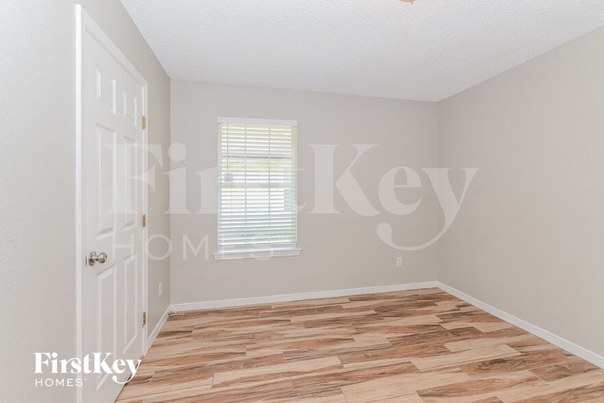 Building Photo - 9759 Redbird Creek Dr S