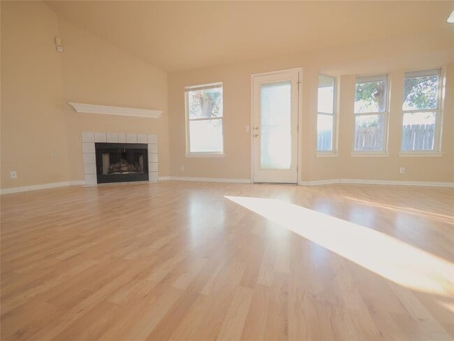 Building Photo - 205 Caladium Dr