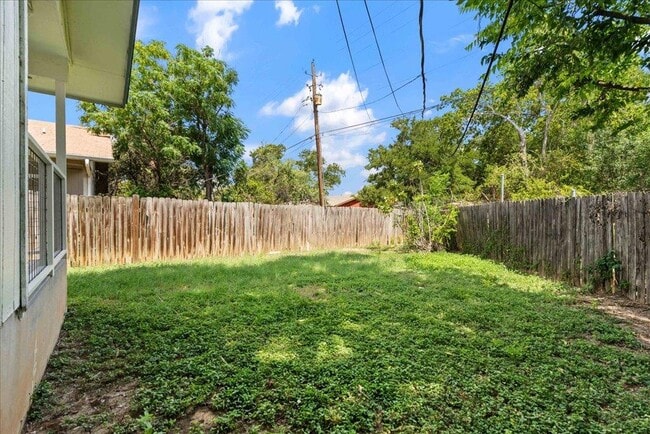 Building Photo - 2302 Berkett Dr