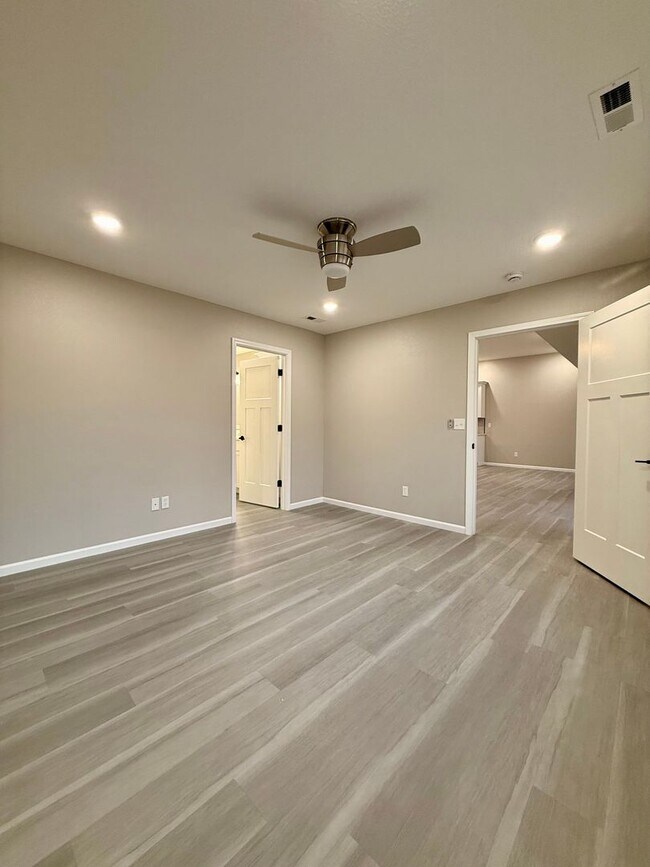 Building Photo - 1291-MF3-E