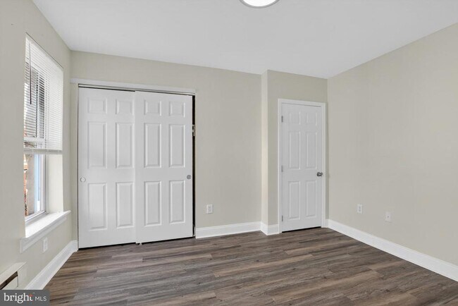 Building Photo - 1729 N Bambrey St