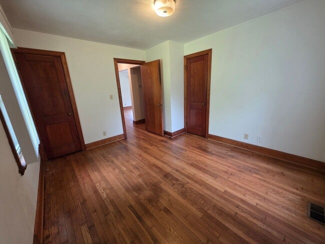 Building Photo - Cute Ranch Ready For New Tenants!