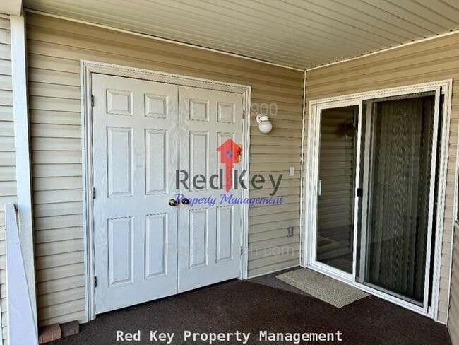 Building Photo - Country Cove 147 W #111