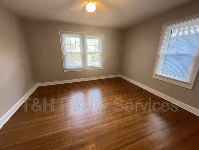 Building Photo - 5542 N College Ave