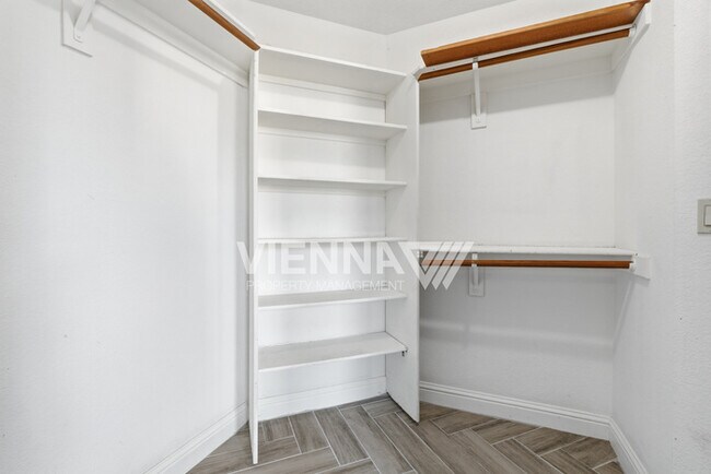 Building Photo - 2212 Thurton Dr