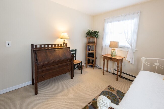 Building Photo - 16 Beechwood Dr