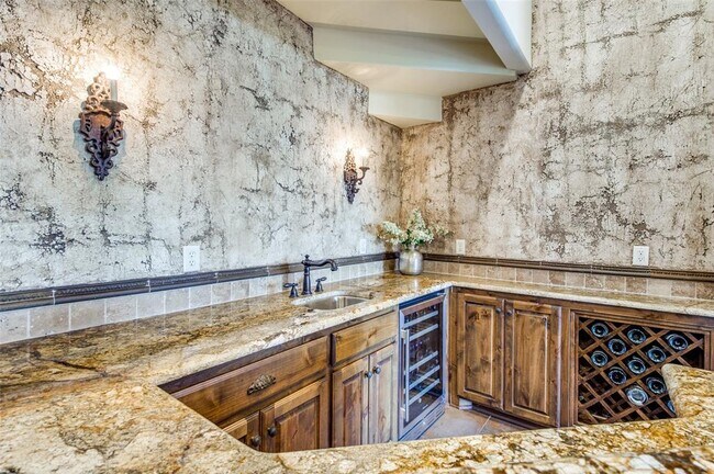 Building Photo - 2613 Round Table Blvd