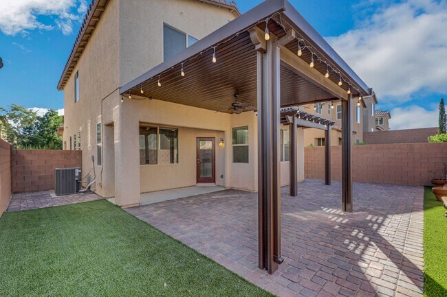 Building Photo - Beautiful 3 Bedroom home in Mountains Edge