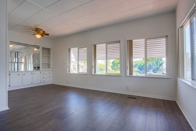 Building Photo - 55+ Mobile Home Community, 2 Bedroom + Sun...