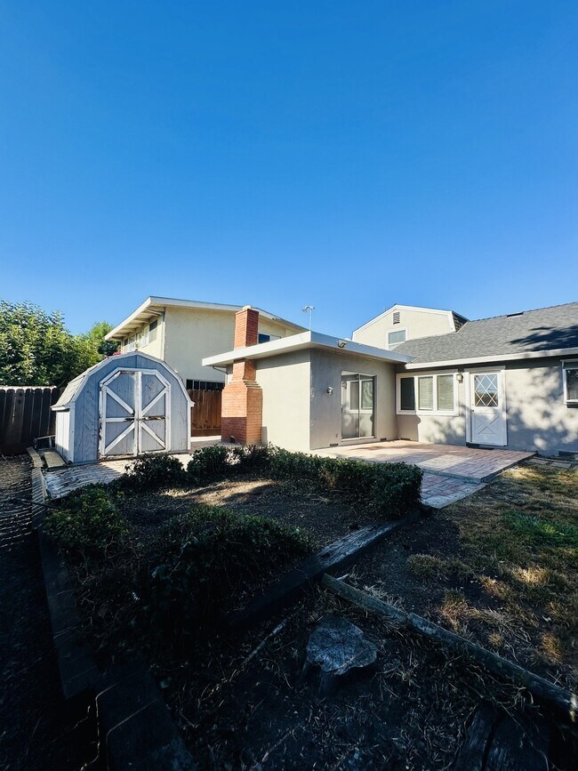 Building Photo - 3178 Hillview Ct
