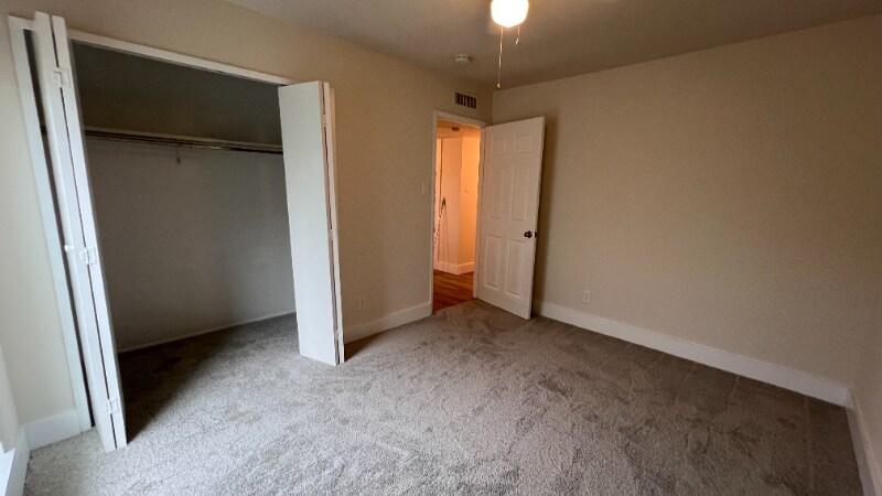 Building Photo - 1405 Meandering Way
