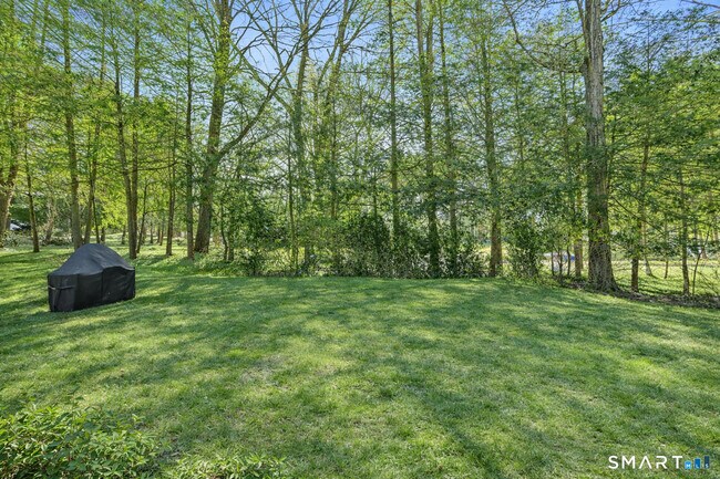 Building Photo - 815 Valley Rd