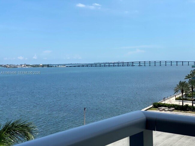 Building Photo - 1155 Brickell Bay Dr