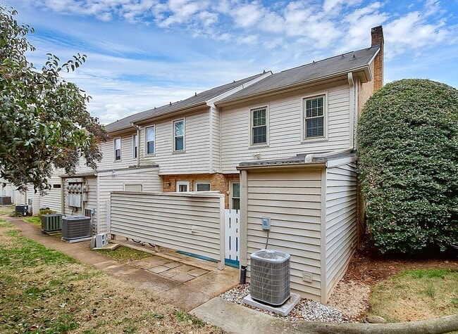 Building Photo - 2-Bedroom in the perfect location!