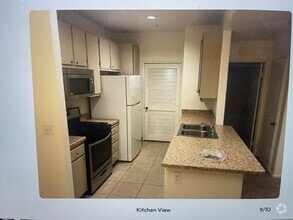 Building Photo - 13133 Le Parc Blvd
