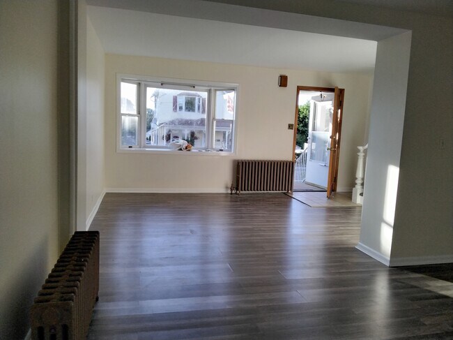 Building Photo - 295 Center St