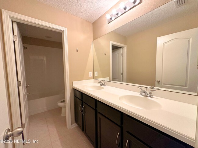 Building Photo - 4578 Silverthorn Dr