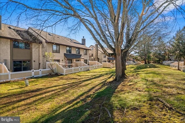 Building Photo - 60 Hampshire Dr