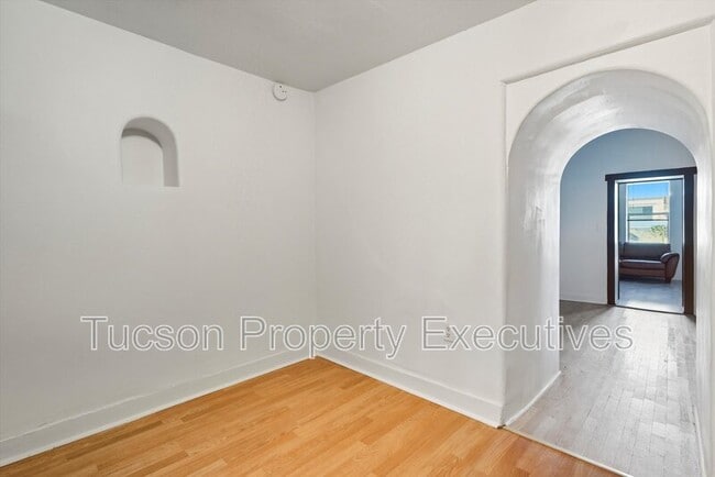 Building Photo - 837 S 8th Ave