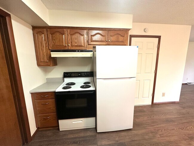 Building Photo - Welcome To Your Spacious Oasis!