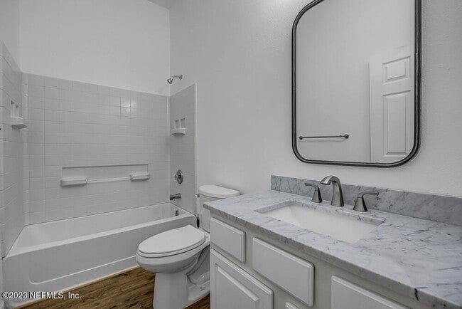 Building Photo - 5915 Pavilion Dr
